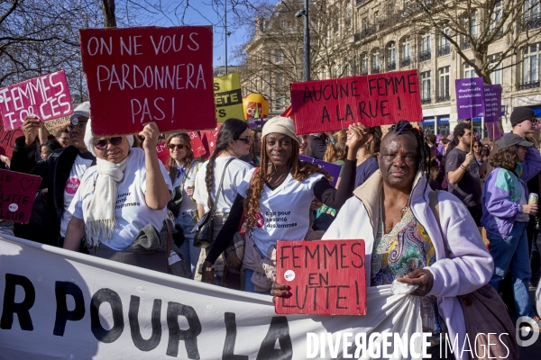 Manifestation pour les droits des femmes à Paris