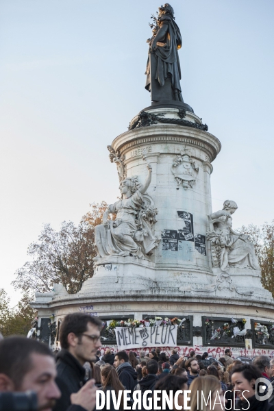 PLACE DE LA REPUBLIQUE_2 jours après des attentats terroristes au Bataclan, à Paris et à Saint-Denis