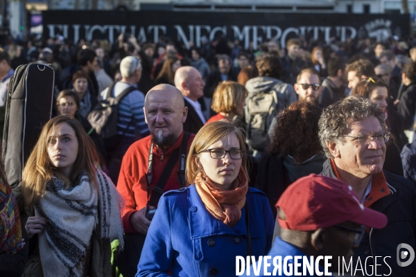 PLACE DE LA REPUBLIQUE_2 jours après des attentats terroristes au Bataclan, à Paris et à Saint-Denis