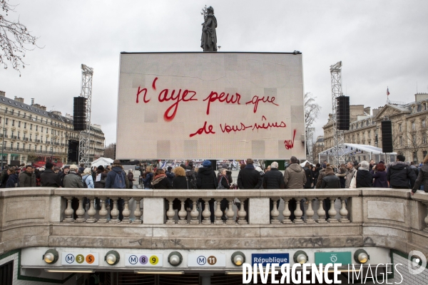 PLACE DE LA REPUBLIQUE_Hommage aux victimes du terrorismes de Charlie Hebdo et du Bataclan