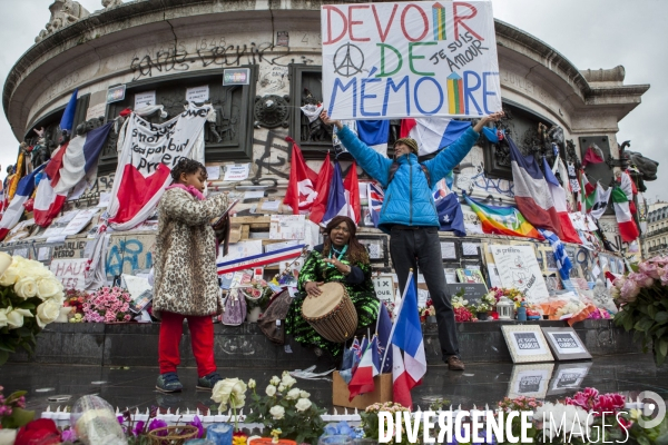 PLACE DE LA REPUBLIQUE_Hommage aux victimes du terrorismes de Charlie Hebdo et du Bataclan