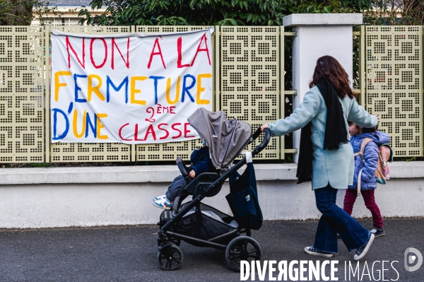 L école maternelle Charles Boutard à Tours (37) se mobilise contre une fermeture de classe.