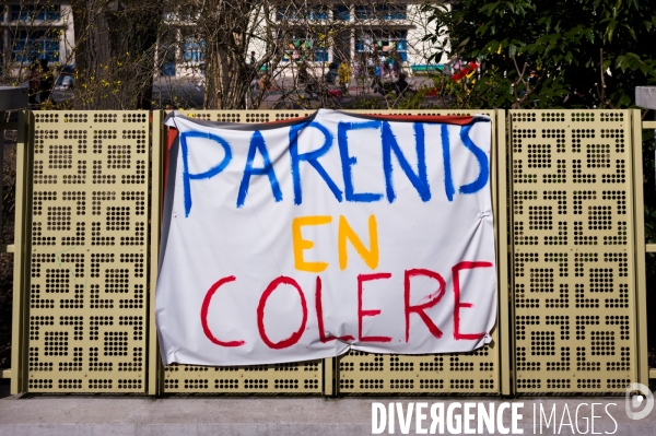 L école maternelle Charles Boutard à Tours (37) se mobilise contre une fermeture de classe.