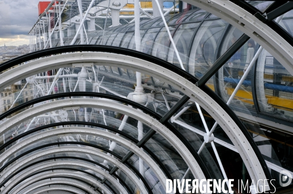Le jour où le Musée national d art moderne, Beaubourg ,ferme sa collection permanente