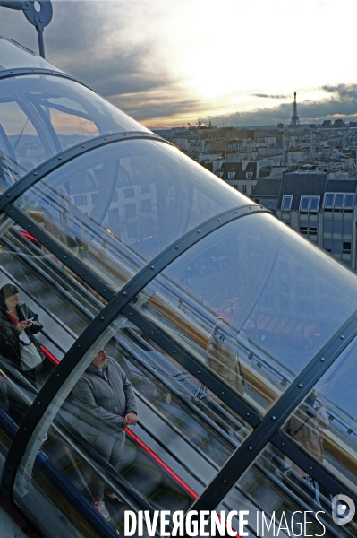 Le jour où le Musée national d art moderne, Beaubourg ,ferme sa collection permanente