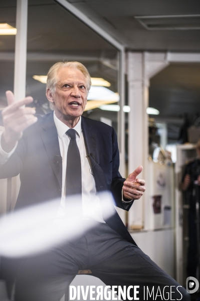 Dominique de villepin invite a la redaction du journal marianne.