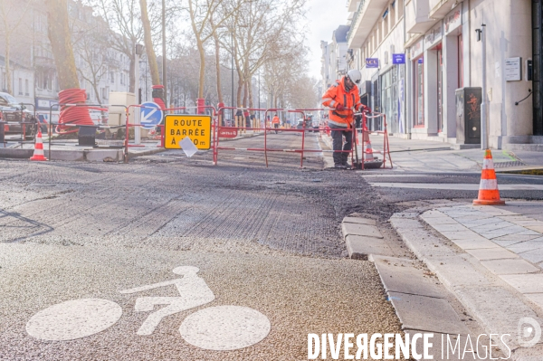 Aménagements de pistes cyclables dans le centre ville de Tours.