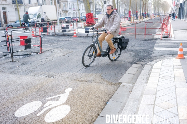 Aménagements de pistes cyclables dans le centre ville de Tours.