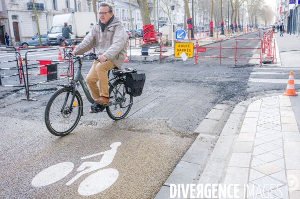 Aménagements de pistes cyclables dans le centre ville de Tours.