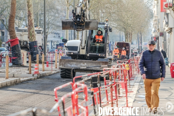 Aménagements de pistes cyclables dans le centre ville de Tours.