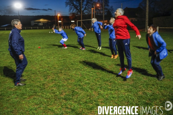 Les Reines du foot, une équipe féminine avec des personnes de plus de 50 ans