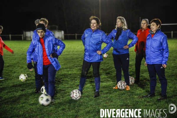Les Reines du foot, une équipe féminine avec des personnes de plus de 50 ans