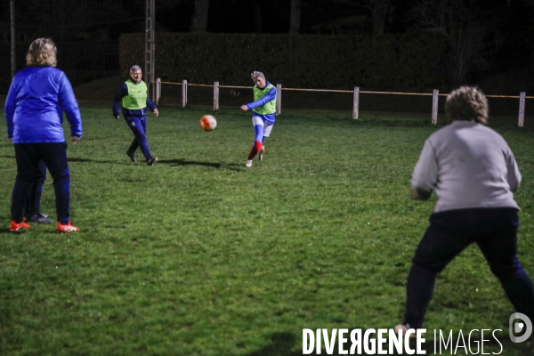 Les Reines du foot, une équipe féminine avec des personnes de plus de 50 ans