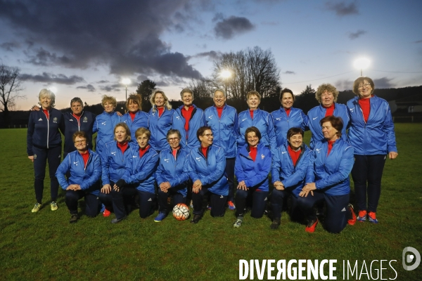 Les Reines du foot, une équipe féminine avec des personnes de plus de 50 ans