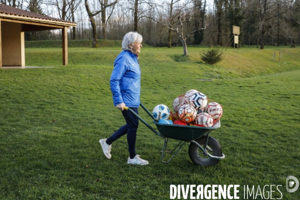 Les Reines du foot, une équipe féminine avec des personnes de plus de 50 ans