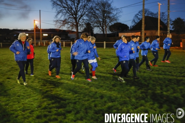 Les Reines du foot, une équipe féminine avec des personnes de plus de 50 ans