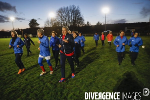 Les Reines du foot, une équipe féminine avec des personnes de plus de 50 ans