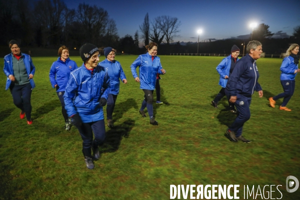Les Reines du foot, une équipe féminine avec des personnes de plus de 50 ans
