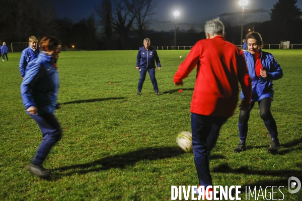 Les Reines du foot, une équipe féminine avec des personnes de plus de 50 ans