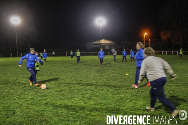 Les Reines du foot, une équipe féminine avec des personnes de plus de 50 ans