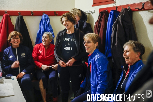 Les Reines du foot, une équipe féminine avec des personnes de plus de 50 ans