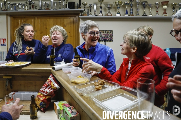 Les Reines du foot, une équipe féminine avec des personnes de plus de 50 ans