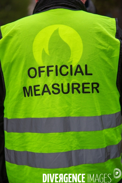 Mesureurs officiels pour le Marathon de Paris lors de JO 2024.