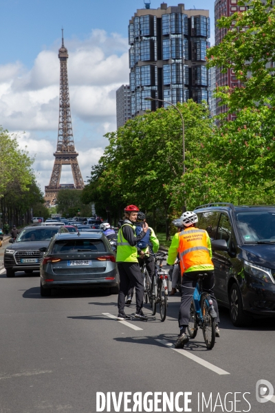Mesureurs officiels pour le Marathon de Paris lors de JO 2024.