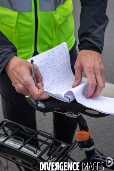 Mesureurs officiels pour le Marathon de Paris lors de JO 2024.