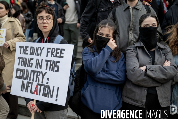Istanbul : Manifestations d étudiants après l arresation du maire.