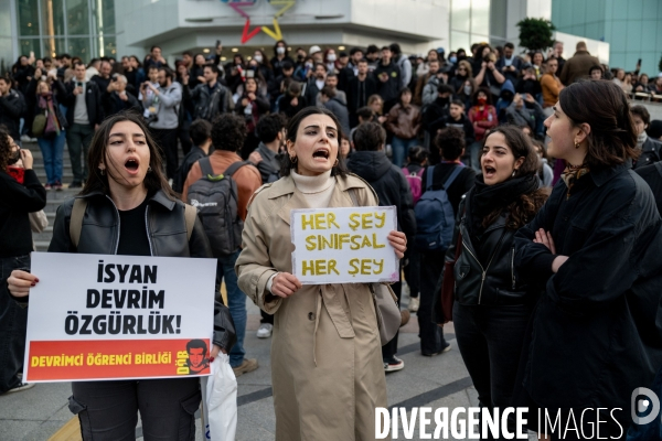 Istanbul : Manifestations d étudiants après l arresation du maire.