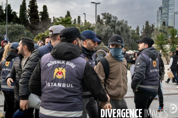 Istanbul : Manifestations d étudiants après l arresation du maire.
