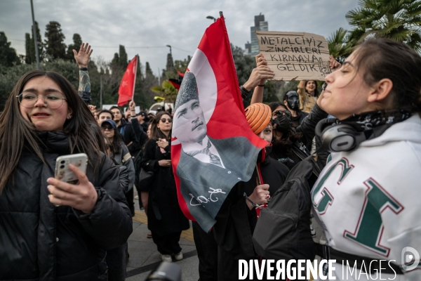 Istanbul : Manifestations d étudiants après l arresation du maire.