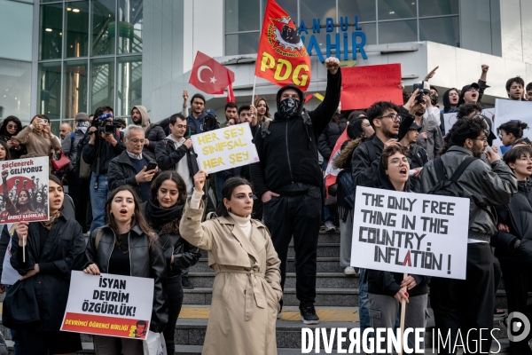 Istanbul : Manifestations d étudiants après l arresation du maire.