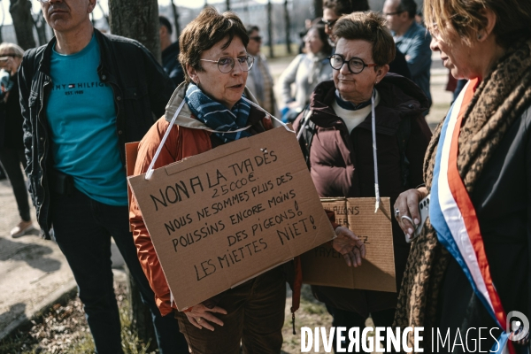 Manifestation d auto-entrepreneurs contre l abaissement du seuil d exonération