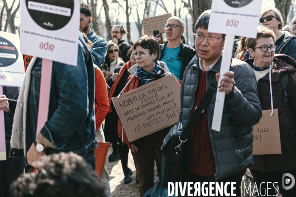 Manifestation d auto-entrepreneurs contre l abaissement du seuil d exonération