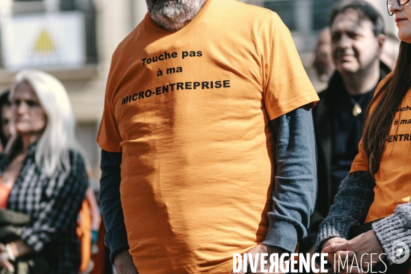 Manifestation d auto-entrepreneurs contre l abaissement du seuil d exonération