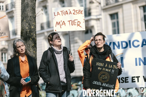 Manifestation d auto-entrepreneurs contre l abaissement du seuil d exonération