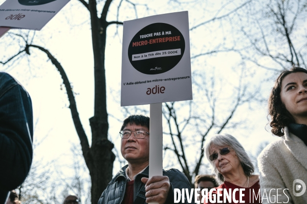 Manifestation d auto-entrepreneurs contre l abaissement du seuil d exonération