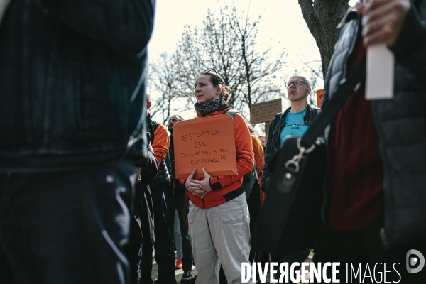 Manifestation d auto-entrepreneurs contre l abaissement du seuil d exonération