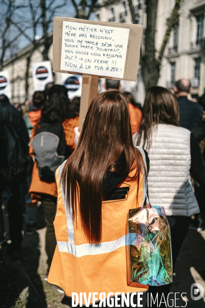 Manifestation d auto-entrepreneurs contre l abaissement du seuil d exonération