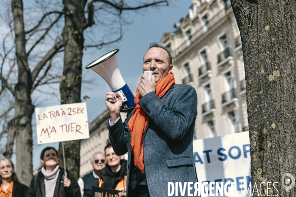 Manifestation d auto-entrepreneurs contre l abaissement du seuil d exonération
