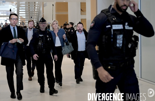 Procès du RN: Marine Le Pen condamnée à 4 ans de prison, dont deux ferme, et 5 ans d inéligibilité avec exécution immédiate