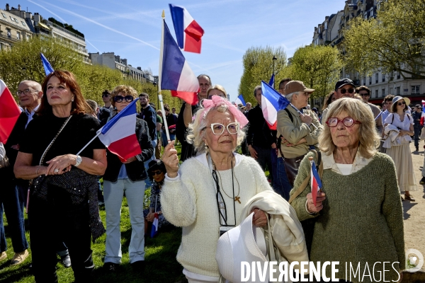 Rassemblement national à Paris pour soutenir Marine Le Pen