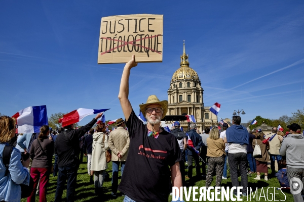 Rassemblement national à Paris pour soutenir Marine Le Pen