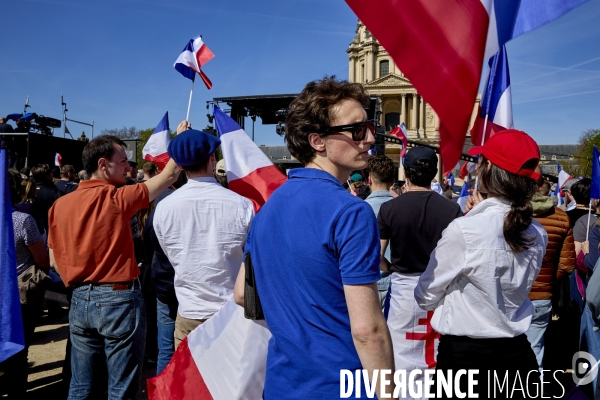 Rassemblement national à Paris pour soutenir Marine Le Pen