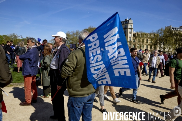 Rassemblement national à Paris pour soutenir Marine Le Pen