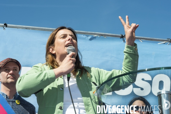 Rassemblement contre l extreme droite. Place de la République, Paris. Demonstration against the far right movements.