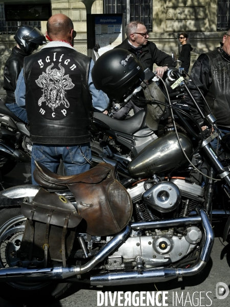 Manifestation des motards  des gueux  à Paris contre les ZFE