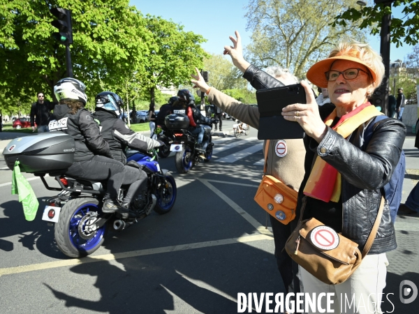 Manifestation des motards  des gueux  à Paris contre les ZFE